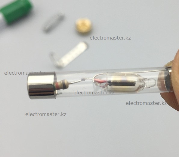 Светящиеся капсула состоит из неоновой лампы и токоограничительного резистора. Токоограничительный резистор, надежнее и безопаснее чем графитовая вставка
